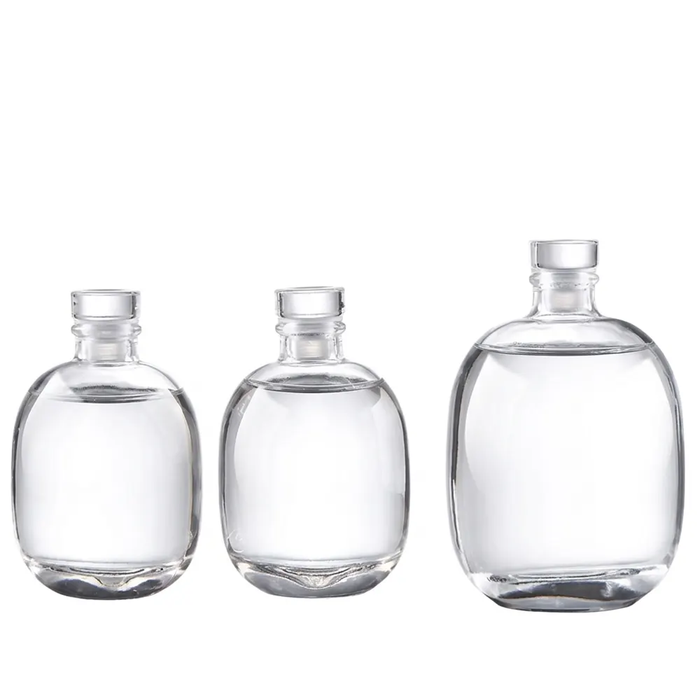 bouteilles d'alcool transparentes