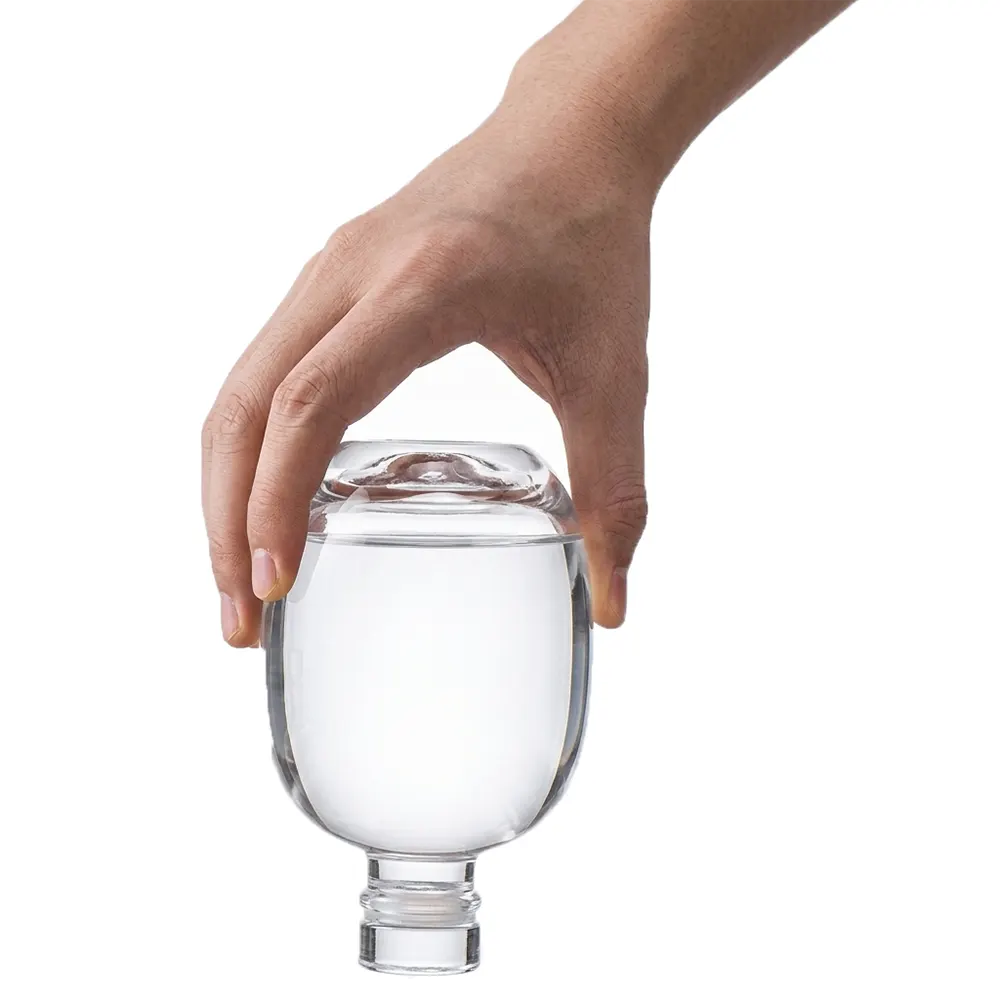 bouteilles d'alcool transparentes